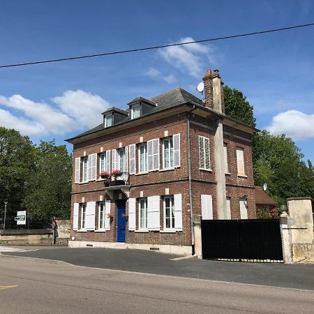 Maison Quatre Freres Bed & Breakfast Louviers Exterior photo