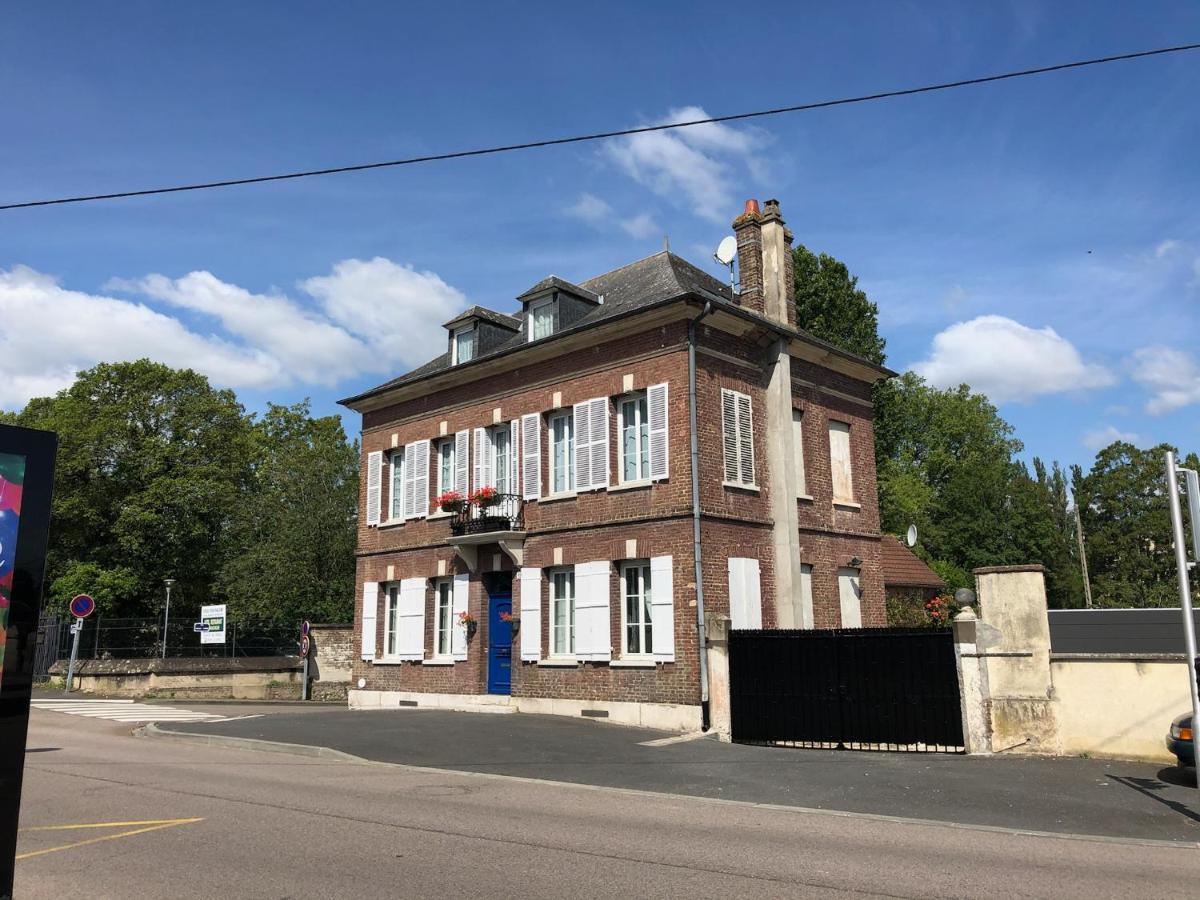 Maison Quatre Freres Bed & Breakfast Louviers Exterior photo