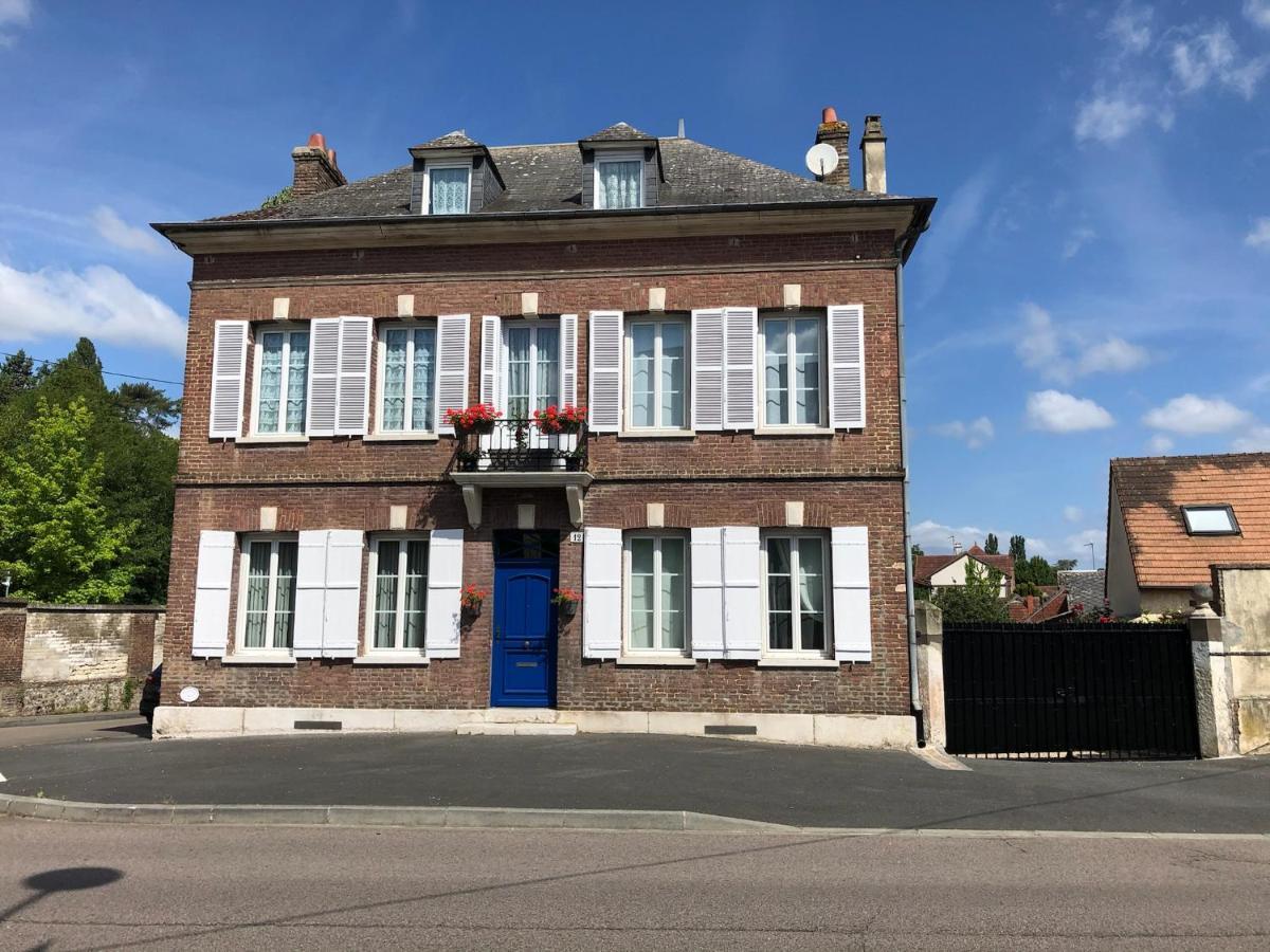 Maison Quatre Freres Bed & Breakfast Louviers Exterior photo